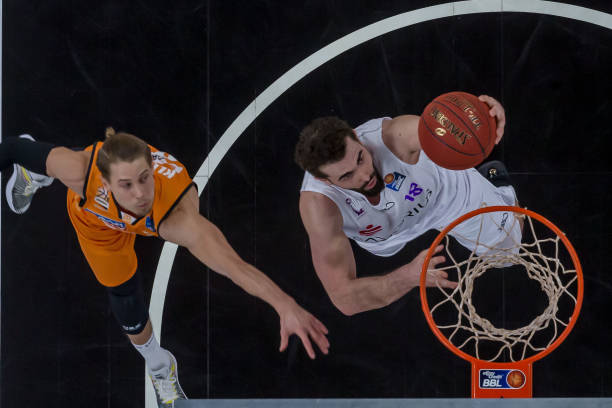 方面表现突 方面表现突