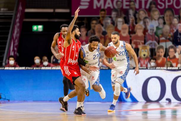 着类似的脚 着类似的脚